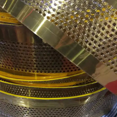 Vòng cuộn băng nhôm vàng với dấu hiệu chữ cạnh gấp